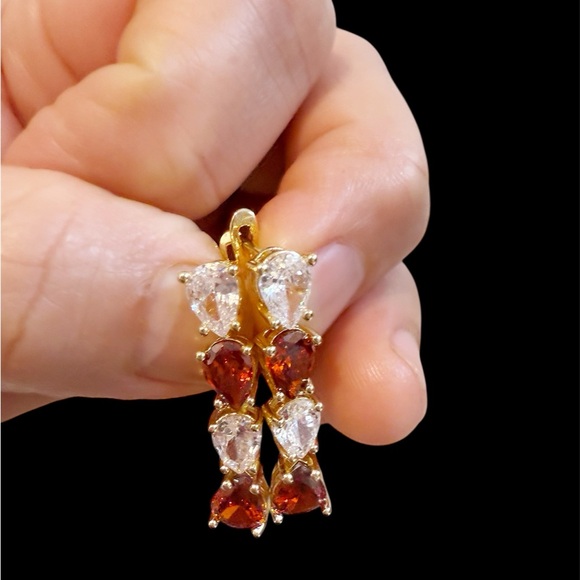 New! Elegant 18K Gold Plated Earrings With Clear and Red Teardrop Stones - Picture 3 of 6